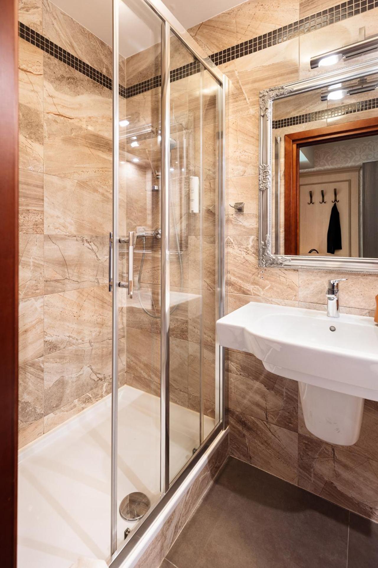 Hotel Podlasie Белосток Экстерьер фото