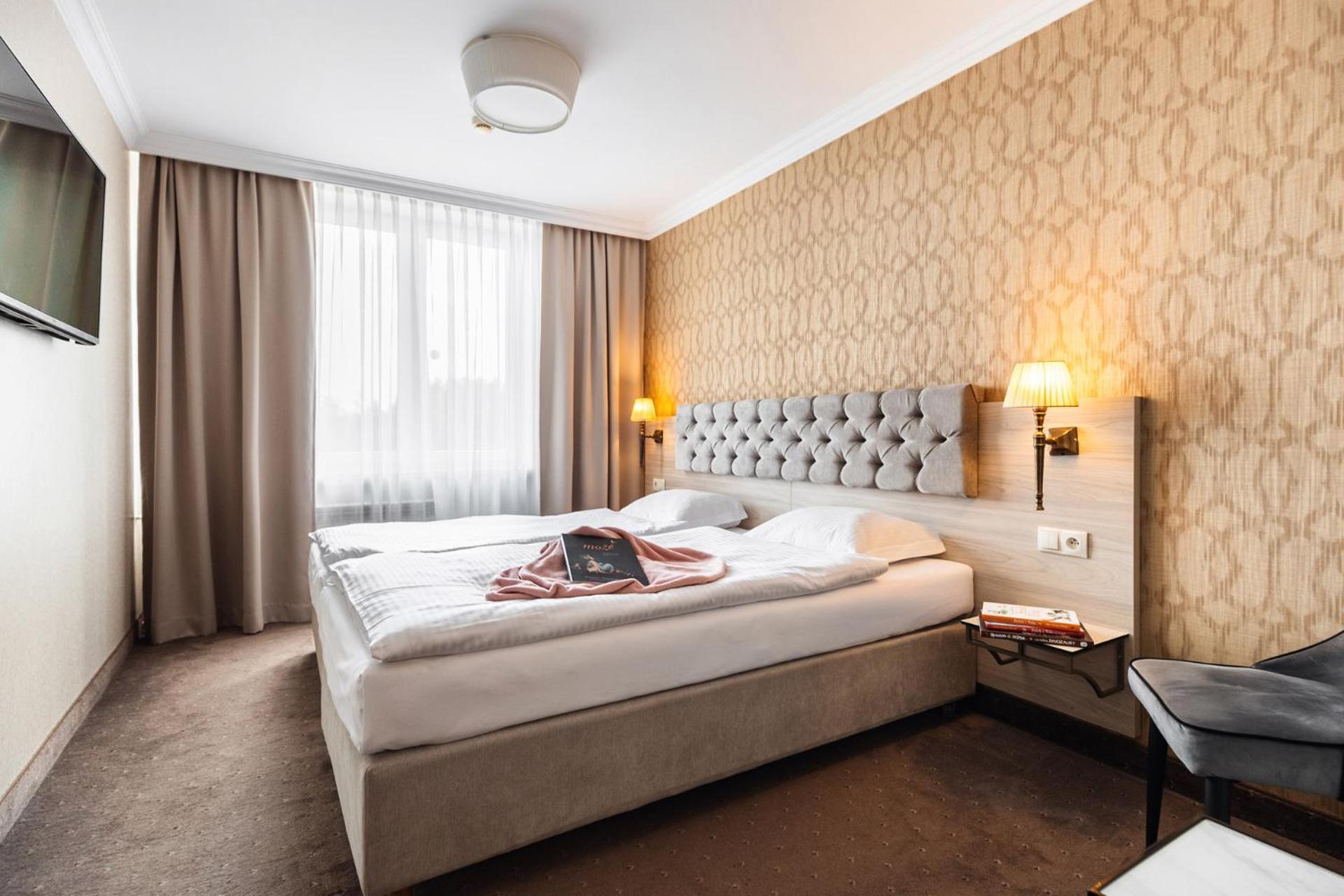 Hotel Podlasie Белосток Экстерьер фото